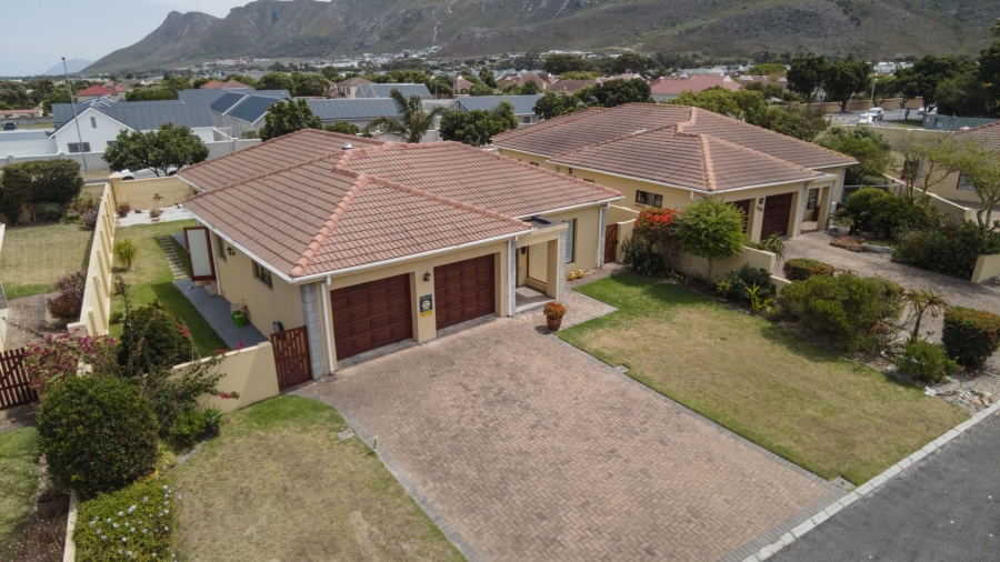 3 Bedroom Property for Sale in Sandbaai Western Cape